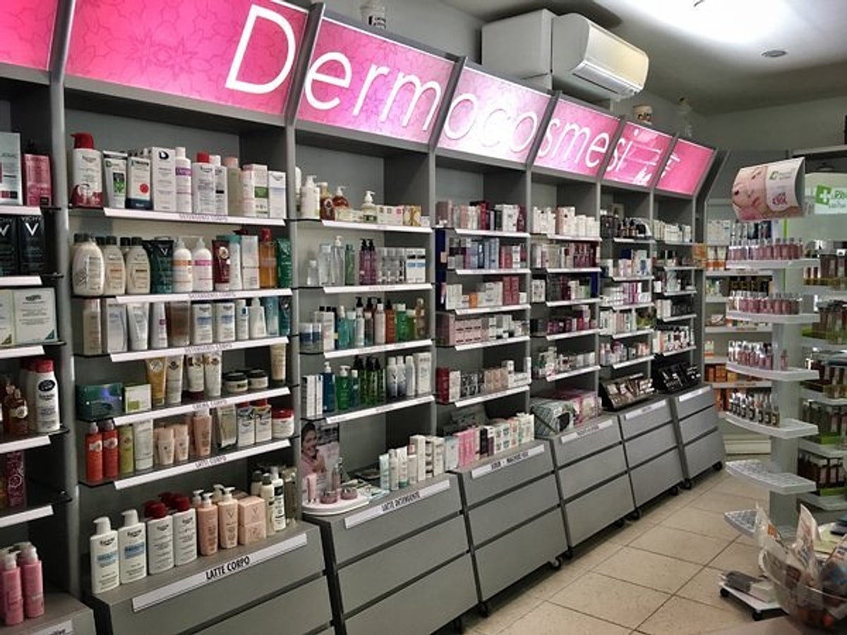 Il banco della Farmacia Borsò a Borgo Vodice